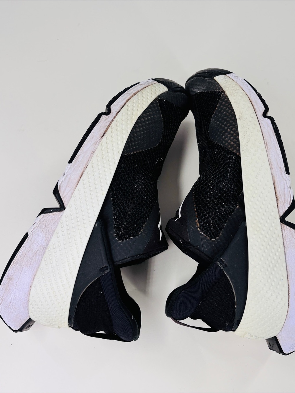 Nike Black and White Mesh Fly Ease Slip-Ons size 8 - Picture 4 of 7